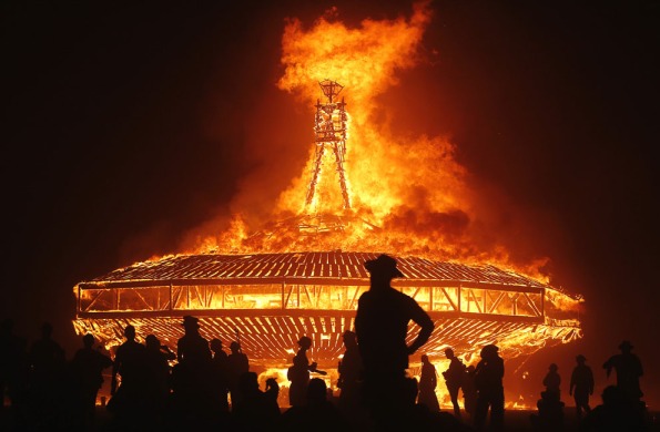 Burning man - crédit photo Jim Urquhart - Reuters