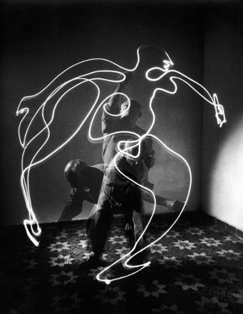 Light Painting - picasso - Gjon Mili - Space Drawing